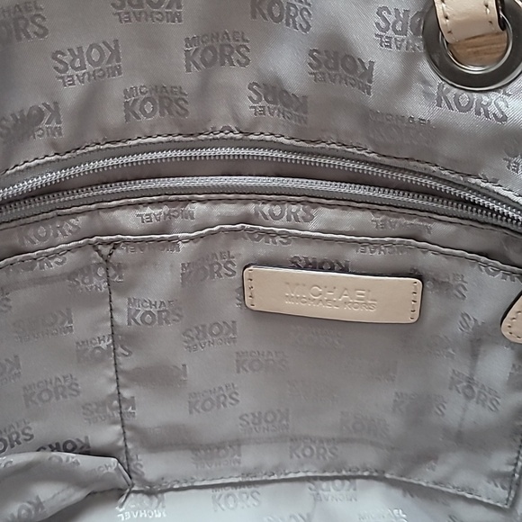 Michael Kors Gold Mirror Signature PVC and Leather Tote Gold tone large bag - Picture 14 of 16